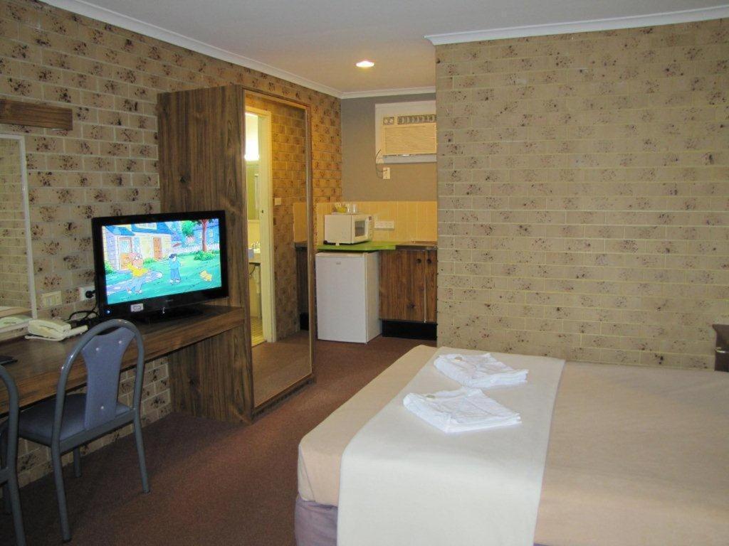 Hi-craft Motel