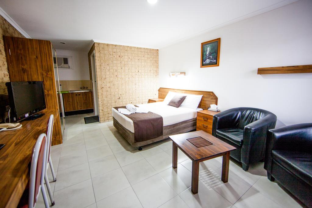 Hi-craft Motel